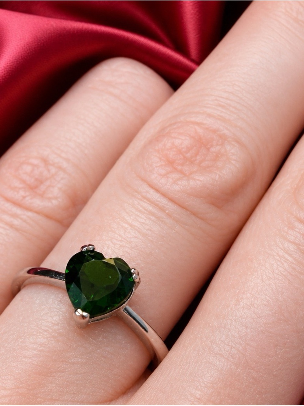 AAA Heart Shape Chrome Diopside Solitaire set in 925 Sterling Silver, SIZE 7